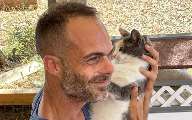 Andrea Cossu e il Rifugio Valentina, casa dei mici abbandonati: «Era un’ancora di salvezza per me»