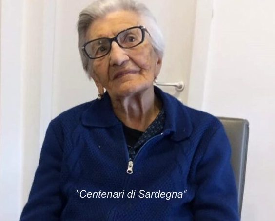 Tzia Paolina ha compiuto 107 anni: dopo 3 operazioni al femore, ha festeggiato con gioia l’incredibile traguardo