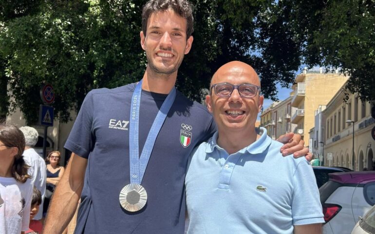 Il canottiere Stefano Oppo torna in Sardegna con l’argento e annuncia le nozze con la fidanzata Camilla