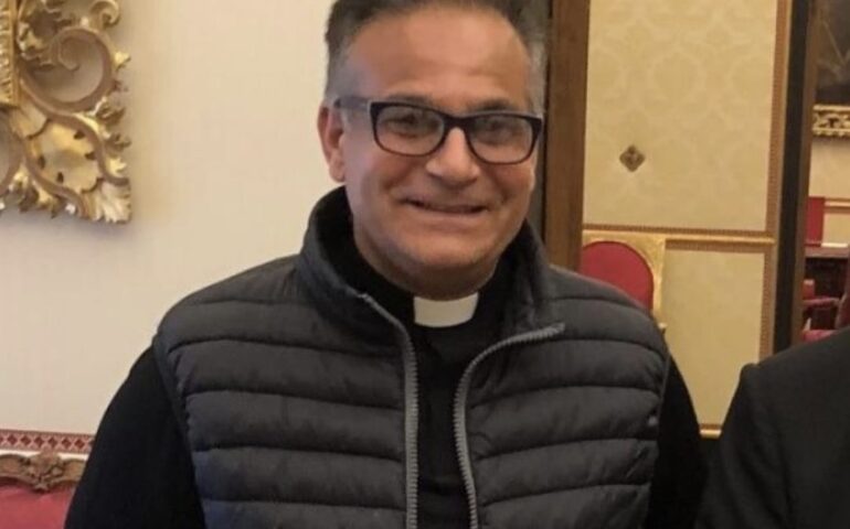 Abusi sessuali su un ragazzino: a Genova in manette un sacerdote originario di Cagliari