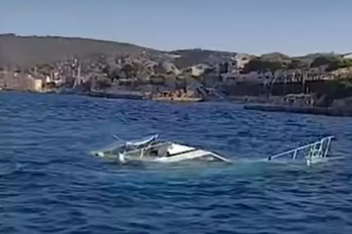Affonda una barca di 10 mt a Palau, tutti in salvo i 12 occupanti, tra cui 4 bambini