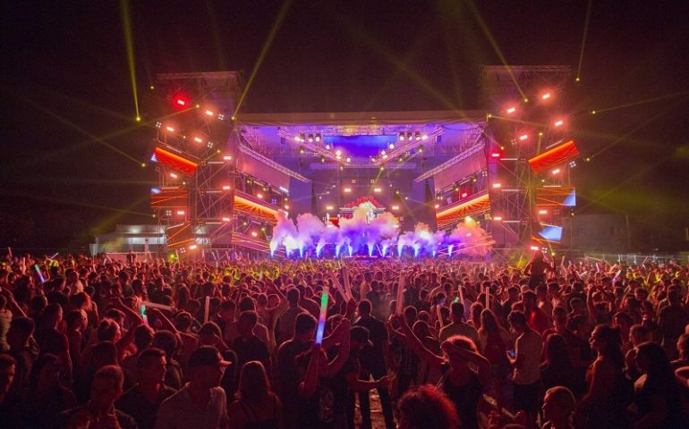 Red Valley, Vigile del fuoco aggredito dai bodyguard: tre persone denunciate