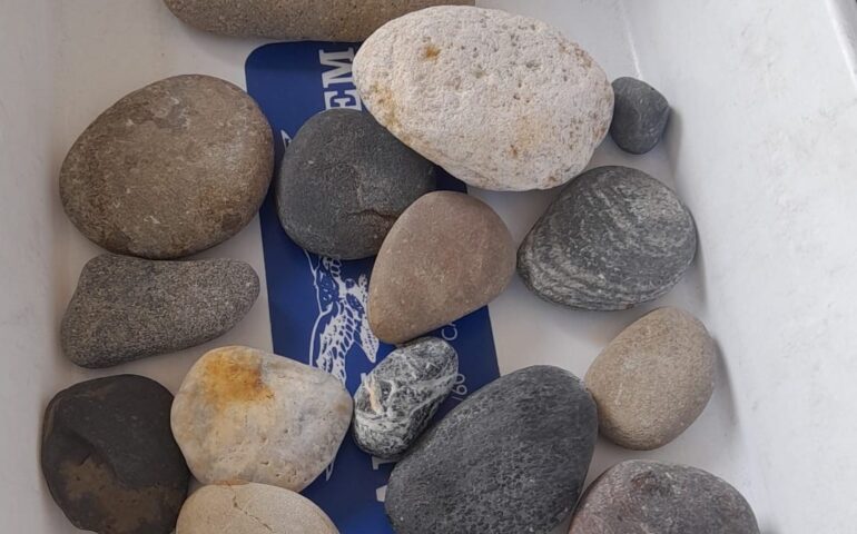 Turisti fermati al Porto di Olbia: sequestrati sassi prelevati dalle Spiagge di Pula