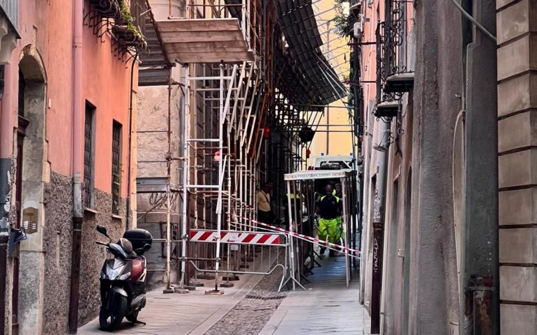 Via Lamarmora chiusa: un ponteggio montato 8 anni fa è a rischio crollo. La rabbia degli abitanti