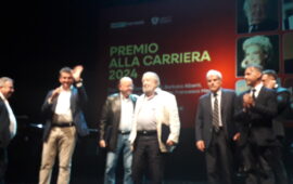 L'omaggio a Rombo di Tuono, applausi e spettacolo nella notte del Premio alla Carriera 2024