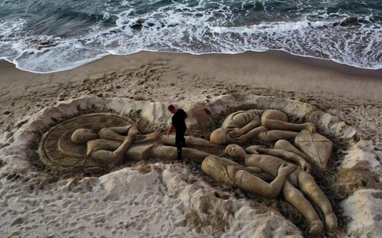 nicola urru scultura di sabbia per gioele a platamona
