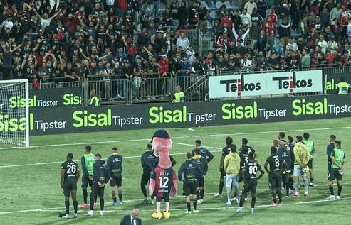 “Pully, la mascotte del Cagliari che ha conquistato il web: il fenicottero triste ora star internazionale
