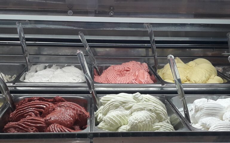 Cono o coppetta? Il gelato artigianale piace a tutti, ma vediamo com’è andata la stagione 2024 a Cagliari