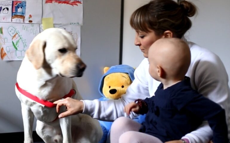 «La Pet Therapy? Un ponte tra malattia e speranza di stare meglio»: Sandy Carboni e il suo libro “Qui tutti abbiamo una coda”