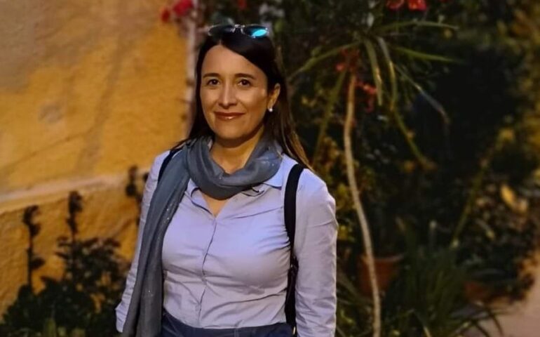 Dal caos di Roma alla pace dell’Isola: il viaggio di Barbara Della Notte tra amore, scrittura e rinascita