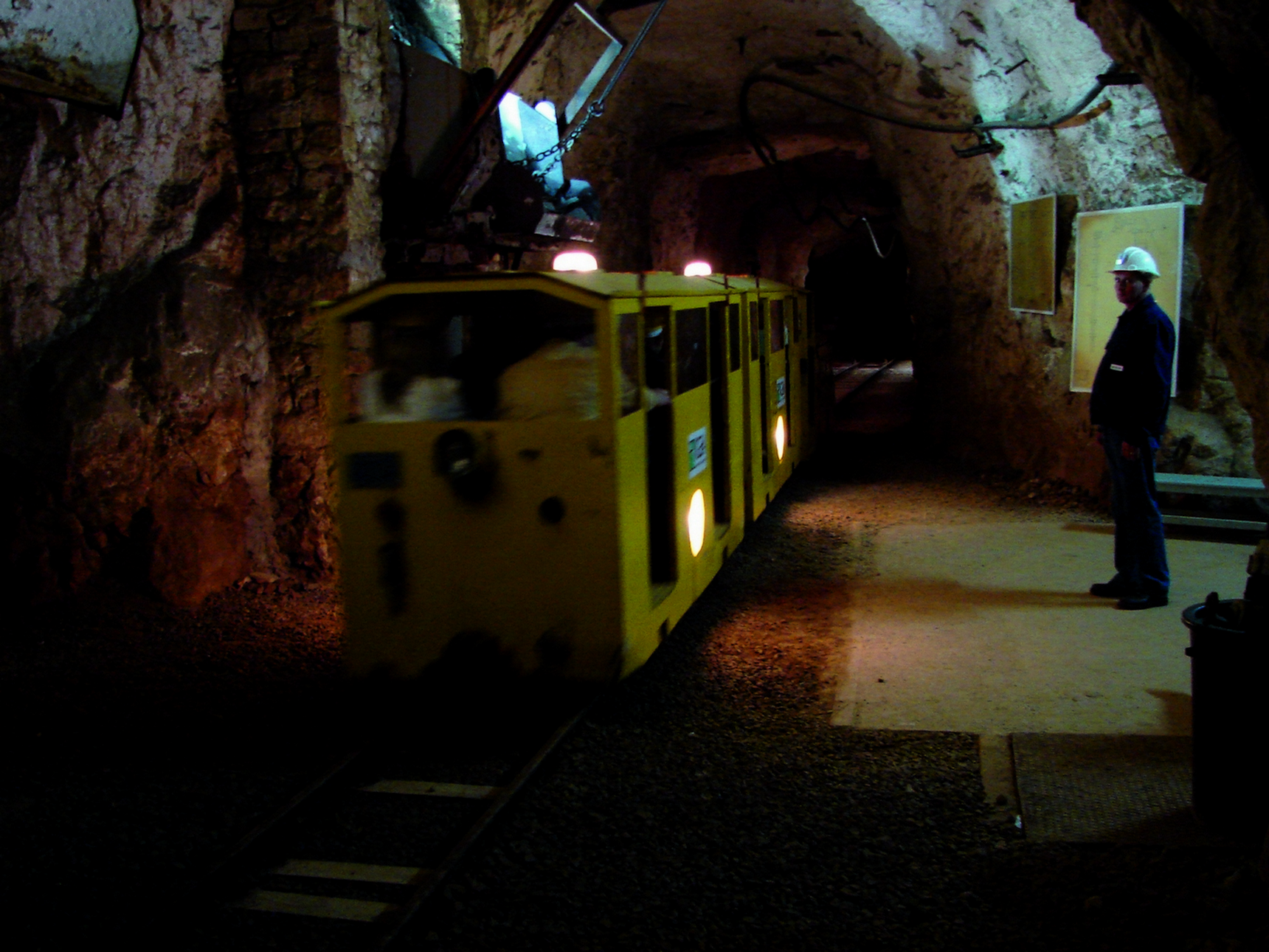 Il trenino che conduce alla grotta