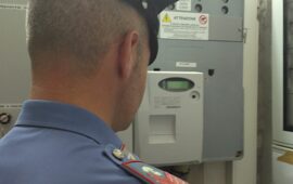 carabinieri carabiniere spalle aiuto