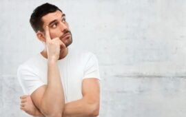 Una persona dubbiosa