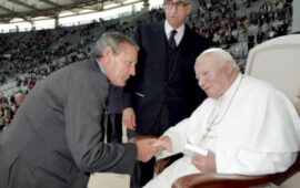 L'incontro tra Gigi Riva e il Papa nel 2000