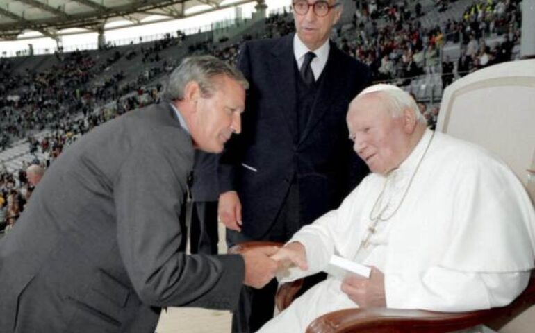 L'incontro tra Gigi Riva e il Papa nel 2000