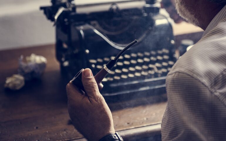 scrittore macchina da scrivere pipa
