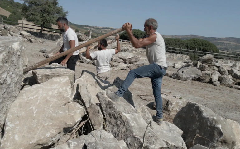 ricostruzione di un nuraghe a gergei