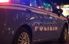 Auto della polizia di notte