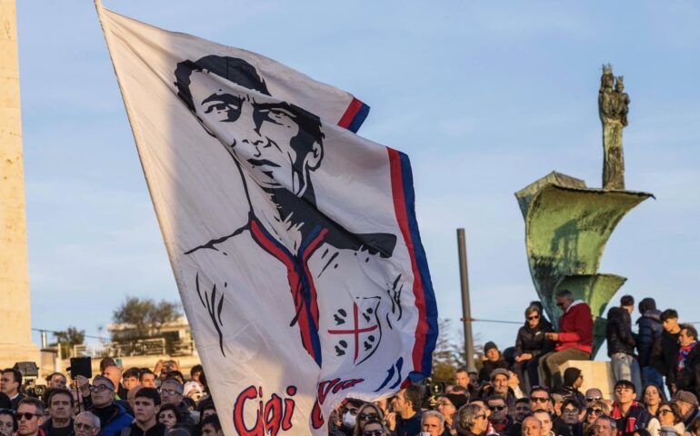 Un anno senza Gigi Riva. La lettera del Cagliari Calcio che commuove l’Isola: “Senza te non è la stessa cosa”