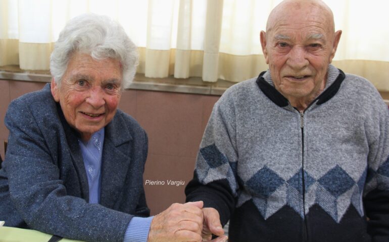 Tziu Mario Olivari 100 anni oggi .Con la Sorella Tzia Maria di anni 96