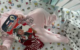 i volontari in ospedale a cagliari portano la befana ai bambini