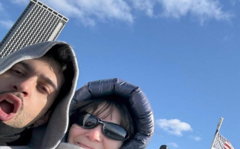 Mahmood con la mamma a New York