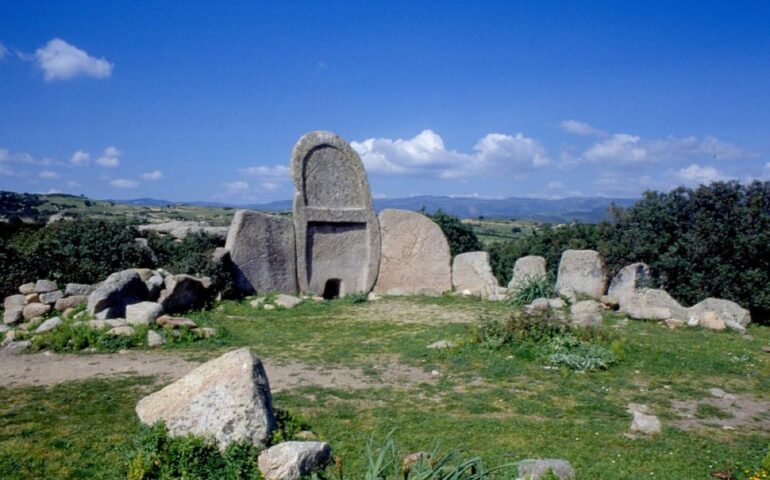 La tomba dei giganti di S'Ena 'e Thomes