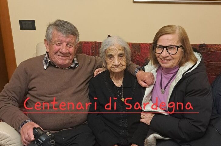 Pierino Vargiu e Angela Mereu con la centenaria Pierina Pitzalis