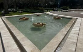 Cagliari, completato il restauro dei “Dormienti” di Mimmo Paladino ai Giardini Pubblici