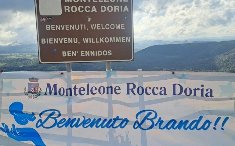 Cartelli per Brando a Monteleone Rocca Doria (foto Facebook Giovannina Fresi)