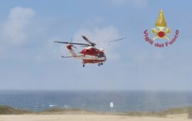 L'elicottero che ha individuato il corpo del parapendista