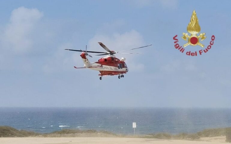 L'elicottero che ha individuato il corpo del parapendista
