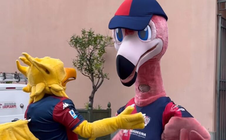 Pully incontra la mascotte del Genoa PH Instagram Cagliari Calcio