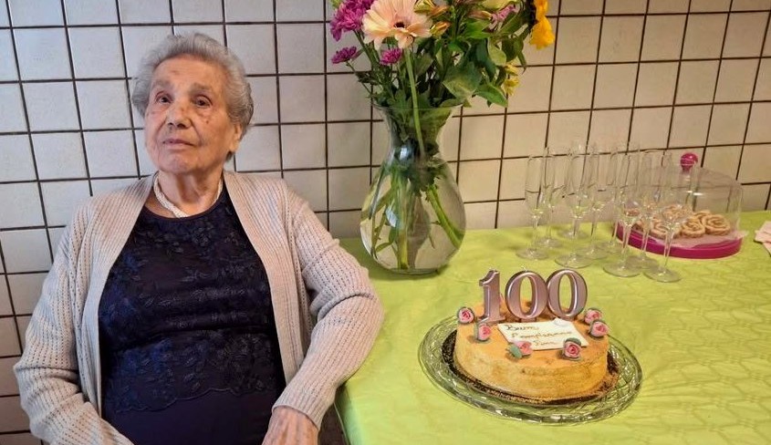 Tantissimi auguri a Tzia Pina, 100 anni, la sarta del quartiere: una vita tra famiglia e tanta forza di volontà