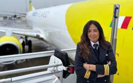 Silvia Baldussu, una delle poche donne italiane Primo Ufficiale su un Boeing 737