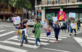 Cagliari, un’altra mobilità è possibile: un successo il primo pedibus per la scuola S. Alenixedda