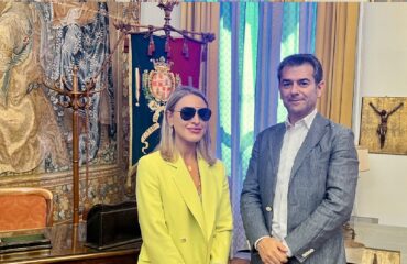 L'artista del Qatar ricevuta dal sindaco Zedda