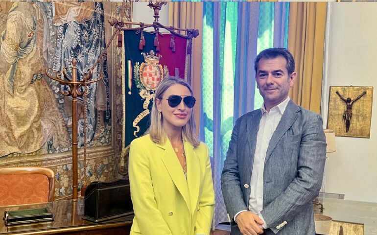 L'artista del Qatar ricevuta dal sindaco Zedda