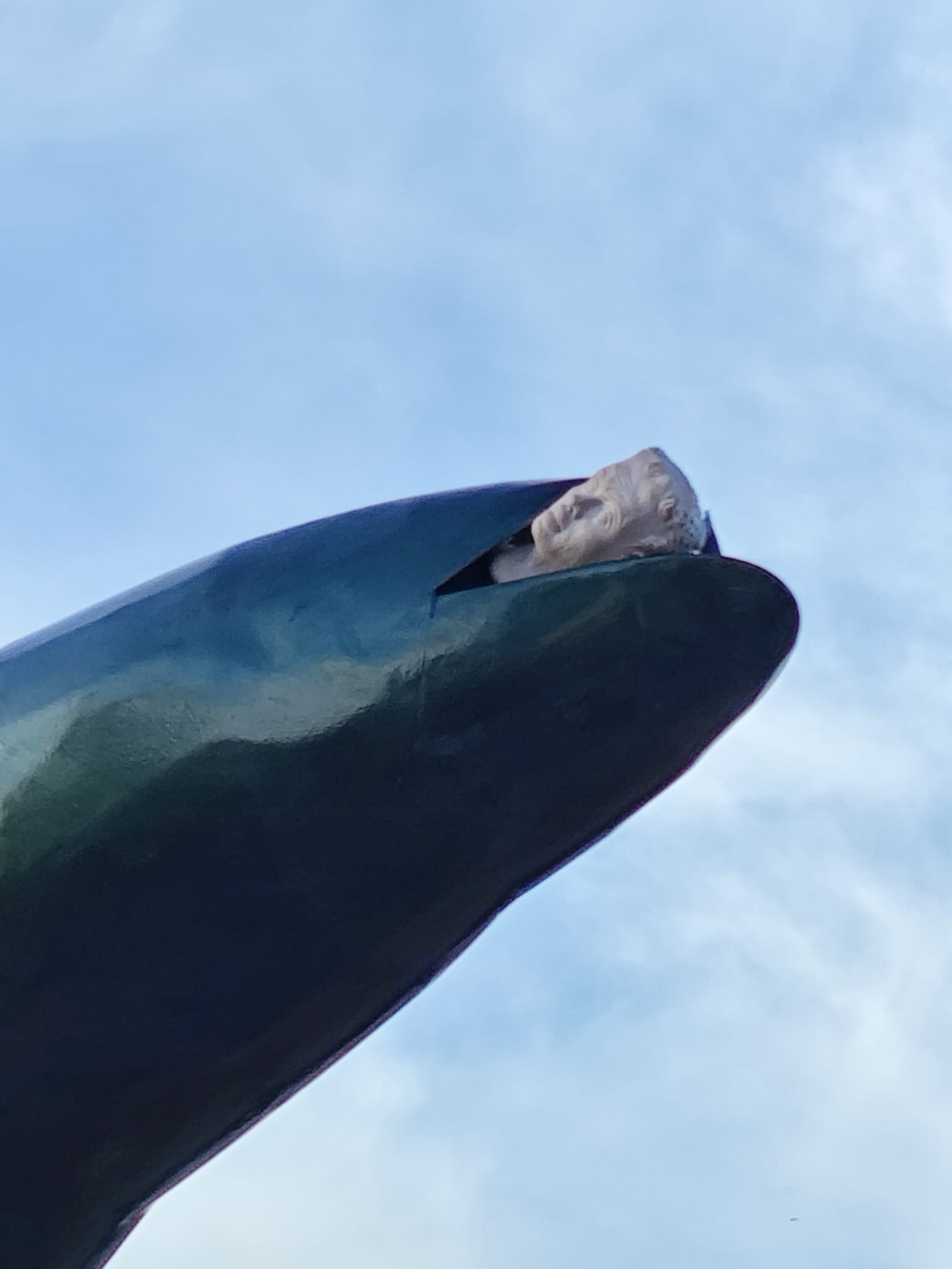 anguilla, statua a santa giusta
