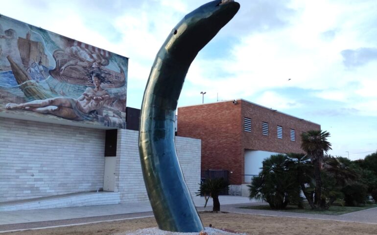 anguilla, statua a santa giusta