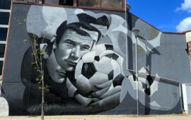 Un nuovo murale in Sardegna celebra Gigi Riva: l’omaggio d’autore di Skan. Ecco dove si trova