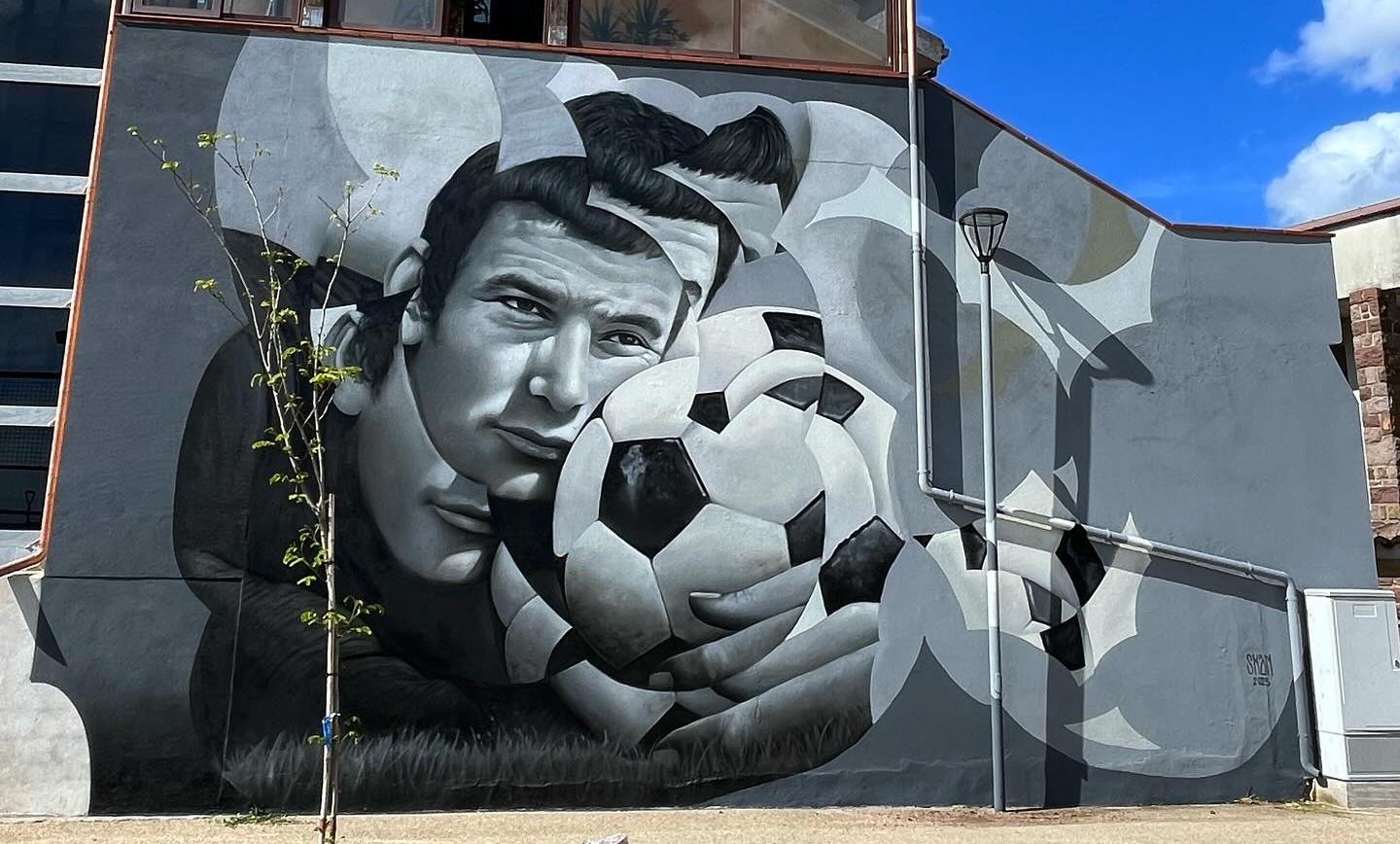 murale gigi riva di Skan