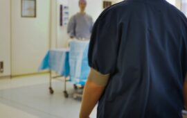 Non ce l’ha fatta il motociclista coinvolto nell’incidente a Sant’Antioco: è morto in ospedale