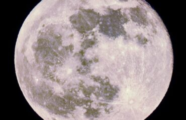 La luna delle fragole, foto di Luca Cocco