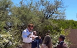 Salmo celebra a San Teodoro il matrimonio del fratello Sebastiano e ironizza: “Occhio agli alimenti”