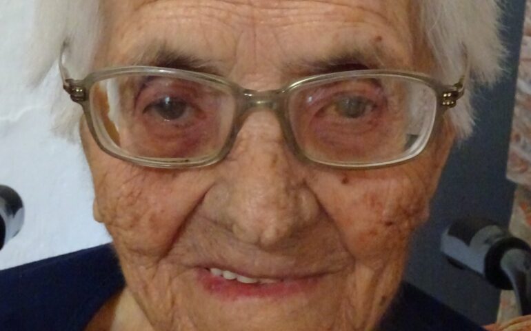 Auguri a Tzia Severina Utzeri: 103 anni di storia e saggezza sarda