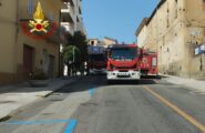 Incendio in un’abitazione nel centro di Nuoro: intervento dei Vigili del Fuoco in Via Manzoni