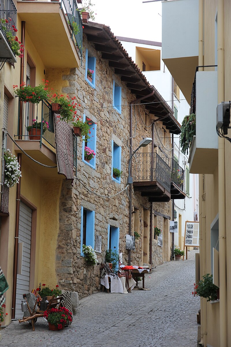 Una via del paese