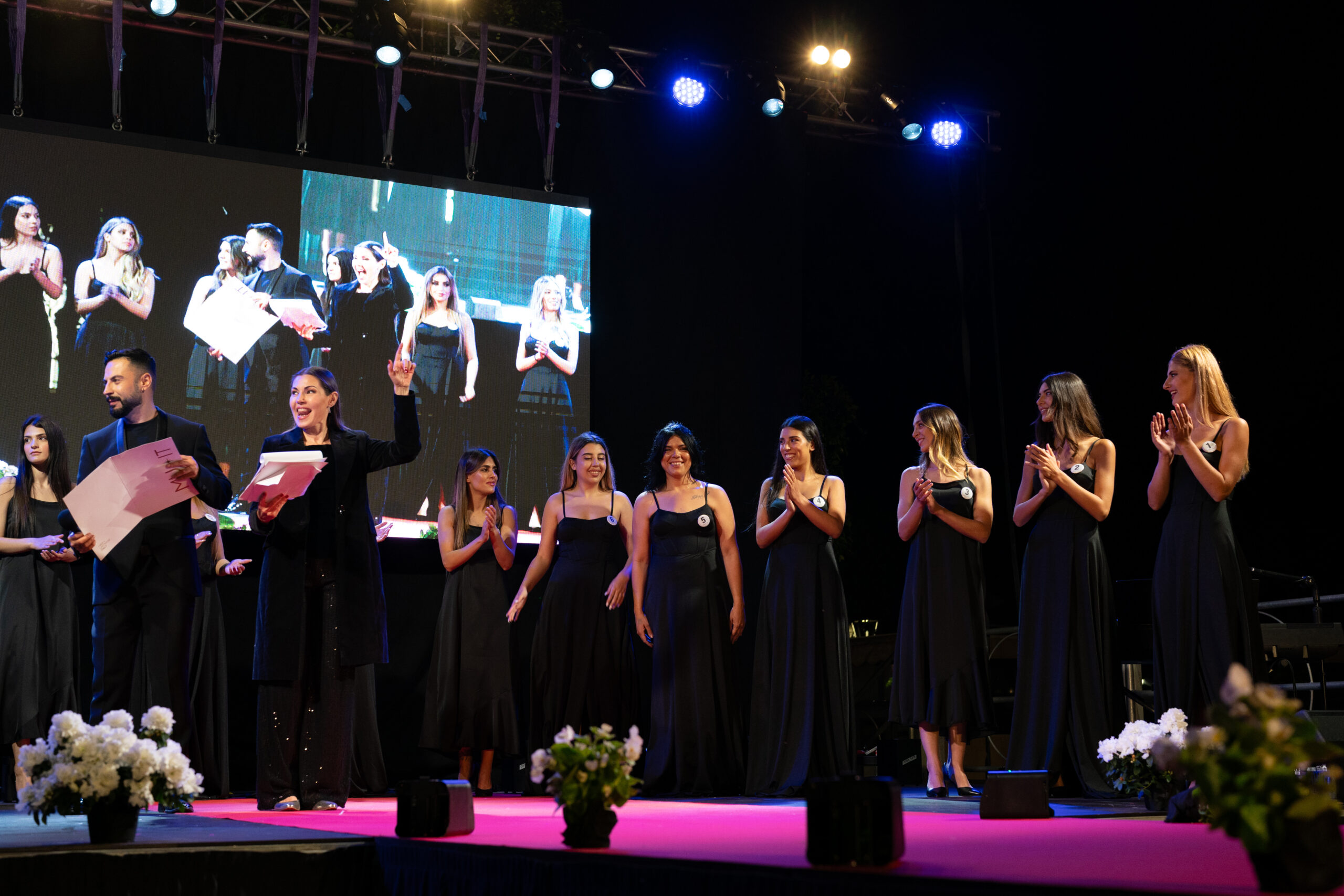 Miss Universo in Sardegna, due ragazze non udenti in passerella: 