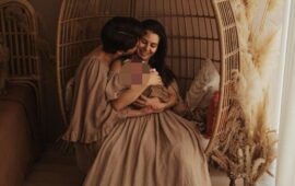 Azzurra e Giorgia: l’amore che resiste, la maternità che unisce. La storia di una famiglia arcobaleno tra coraggio, radici e futuro